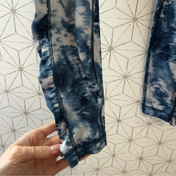 Lululemon Speed Tight III Luxtreme
Sea Side Silver Fox Alberta Lake / Naval Blue - Picture 9 of 12